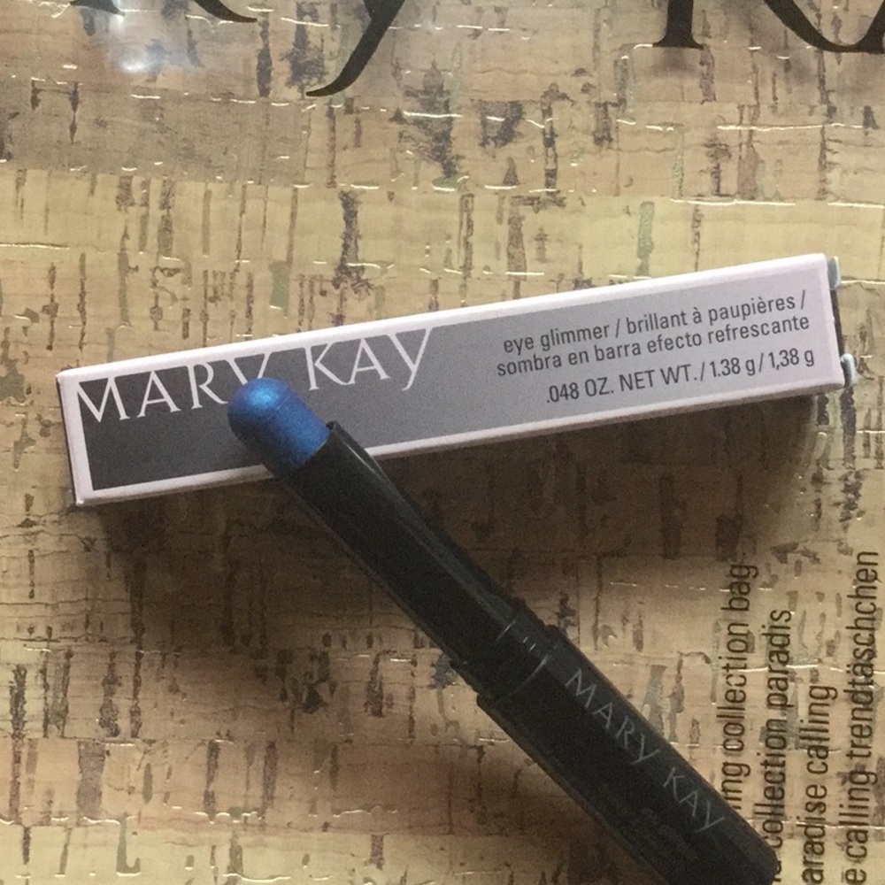 Mary Kay eye glimmer in Drama